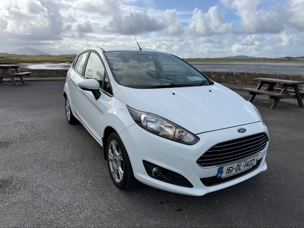 Ford Fiesta Hatchback, Petrol, 2016, White