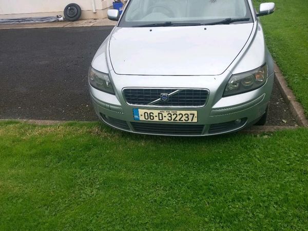 Volvo S40 Saloon, Petrol, 2006, Silver