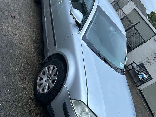 Volkswagen Passat Saloon, Diesel, 2005, Silver