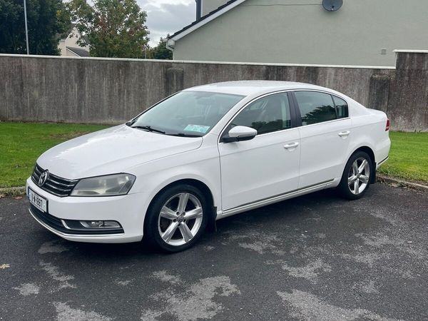 Volkswagen Passat Saloon, Diesel, 2011, White