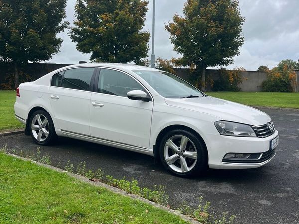 Volkswagen Passat Saloon, Diesel, 2011, White