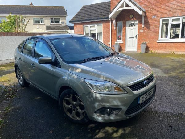 Ford Focus Hatchback, Diesel, 2010, Gold
