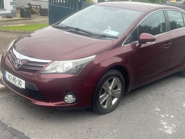 Toyota Avensis Saloon, Diesel, 2014, Red