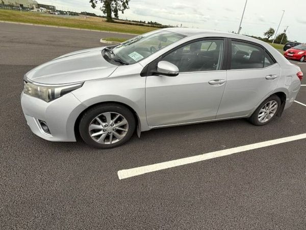 Toyota Corolla Saloon, Diesel, 2014, Silver