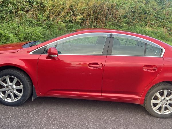 Toyota Avensis Saloon, Diesel, 2011, Red