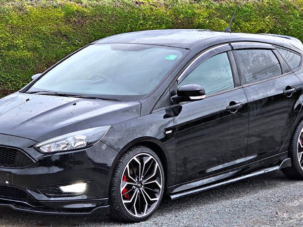 Ford Focus Hatchback, Diesel, 2017, Black