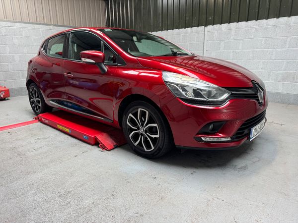 Renault Clio Hatchback, Petrol, 2017, Red