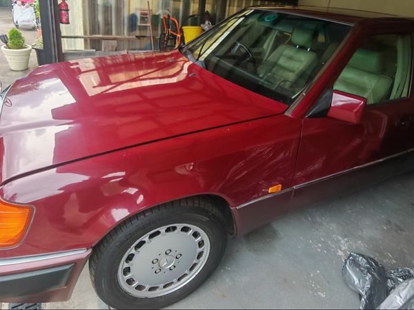 Mercedes-Benz 300 Saloon, Diesel, 1993, Red