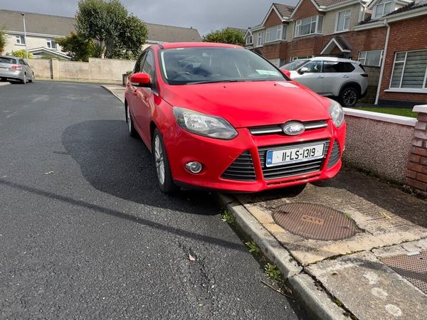 Ford Focus Saloon, Diesel, 2011, Red