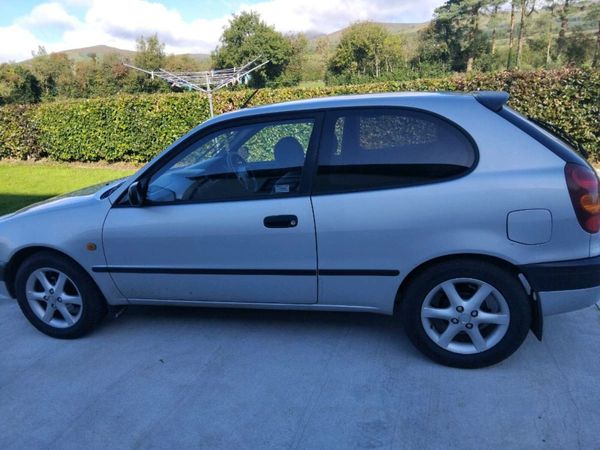 Toyota Corolla Hatchback, Petrol, 1999, Silver