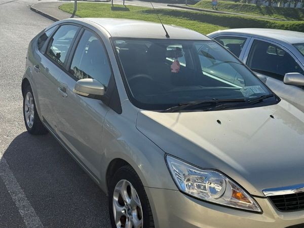 Ford Focus Hatchback, Diesel, 2010, Gold