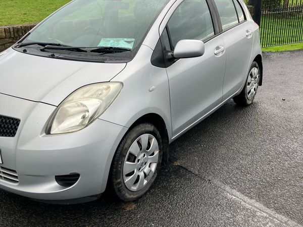 Toyota Yaris Hatchback, Petrol, 2009, Silver