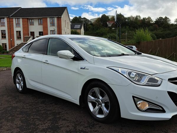 Hyundai i40 Saloon, Diesel, 2013, White