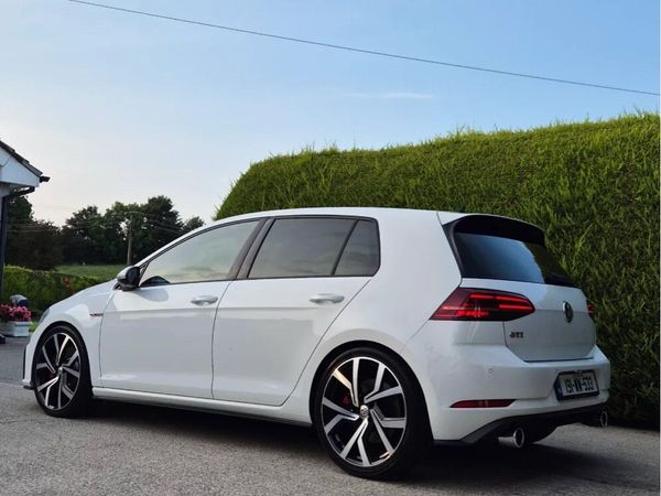 Volkswagen Golf Estate, Petrol, 2019, White