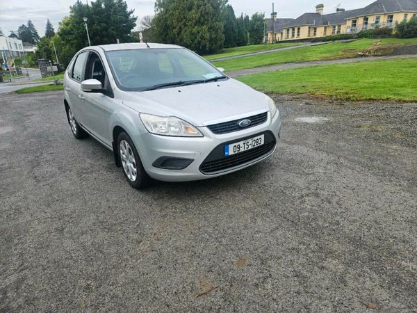 Ford Focus Hatchback, Petrol, 2009, Silver