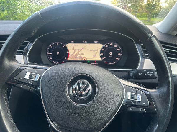 Volkswagen Passat Saloon, Diesel, 2017, Silver