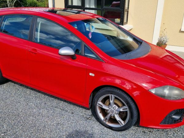 SEAT Leon Hatchback, Petrol, 2008, Red