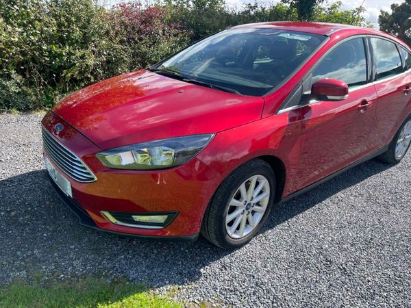 Ford Focus Hatchback, Diesel, 2017, Red