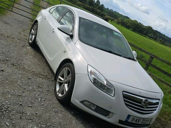 Vauxhall Insignia Hatchback, Diesel, 2011, White