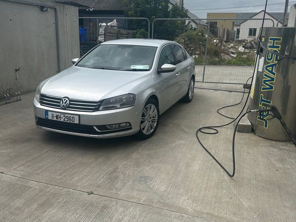 Volkswagen Passat Saloon, Diesel, 2011, Silver