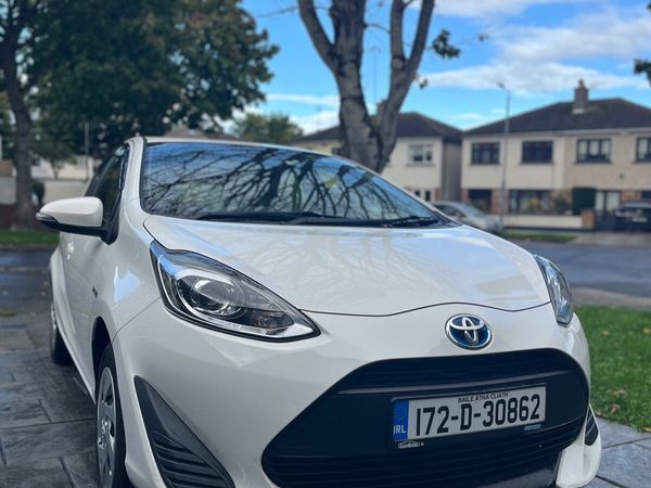 Toyota Aqua Hatchback, Petrol Hybrid, 2017, White