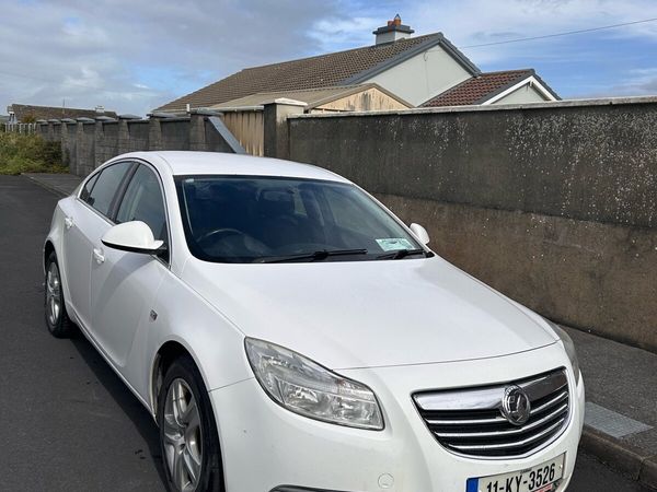 Vauxhall Insignia Hatchback, Diesel, 2011, White