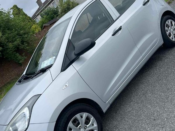 Hyundai i10 Hatchback, Petrol, 2015, Silver