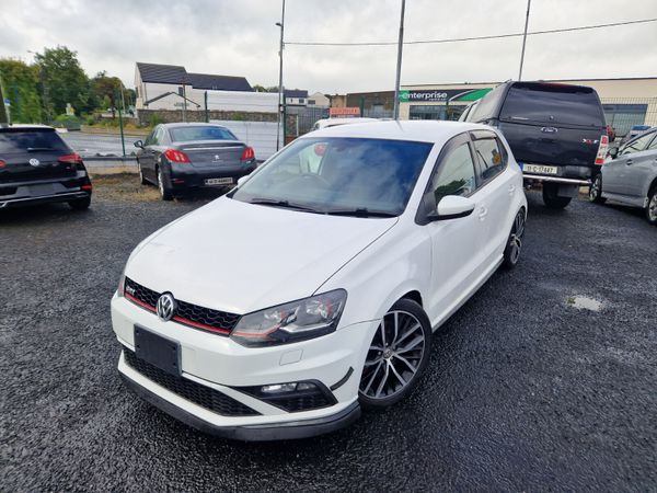 Volkswagen Polo Hatchback, Petrol, 2015, White