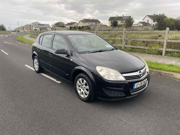 Opel Astra Hatchback, Petrol, 2007, Black