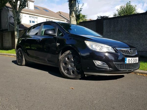 Opel Astra Hatchback, Petrol, 2010, Black