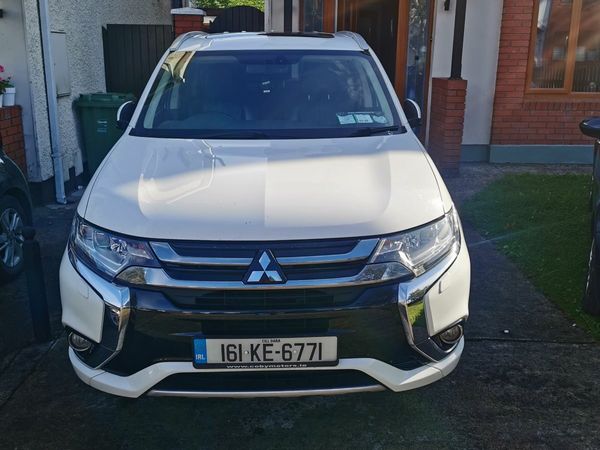 Mitsubishi Outlander SUV, Petrol Plug-in Hybrid, 2016, White