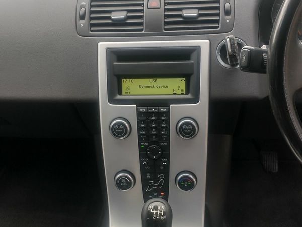 Volvo S40 Saloon, Diesel, 2012, Black