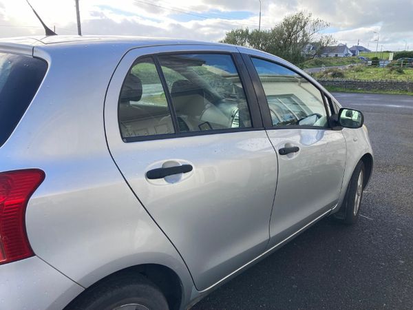 Toyota Yaris Hatchback, Petrol, 2006, Silver
