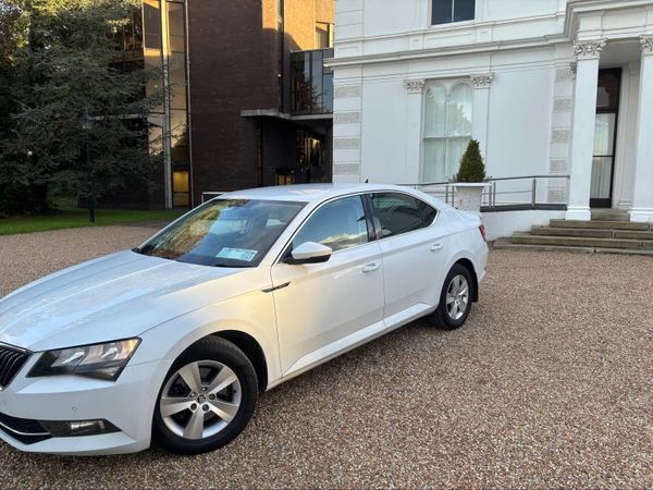 Skoda Superb Hatchback, Diesel, 2017, White