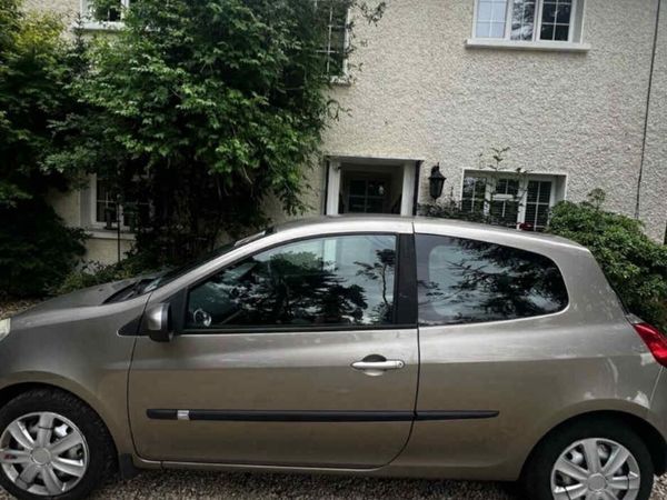 Renault Clio Hatchback, Ethanol Petrol, 2010, Gold
