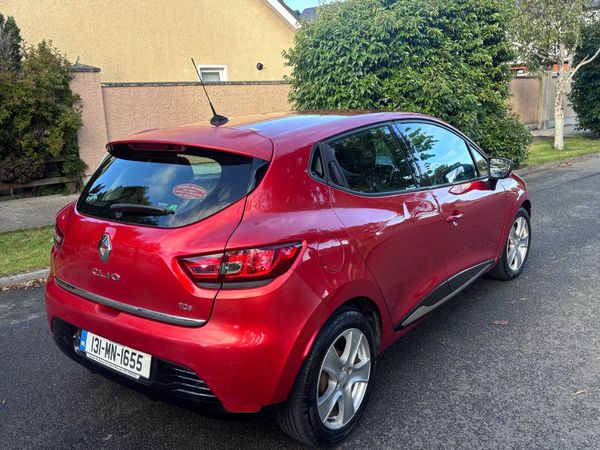 Renault Clio Hatchback, Petrol, 2013, Red