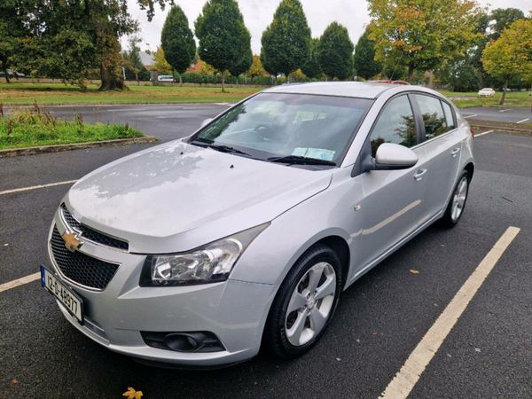 Chevrolet Cruze Hatchback, Petrol, 2012, Silver