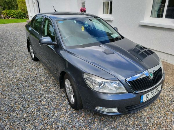 Skoda Octavia Saloon, Diesel, 2012, Grey