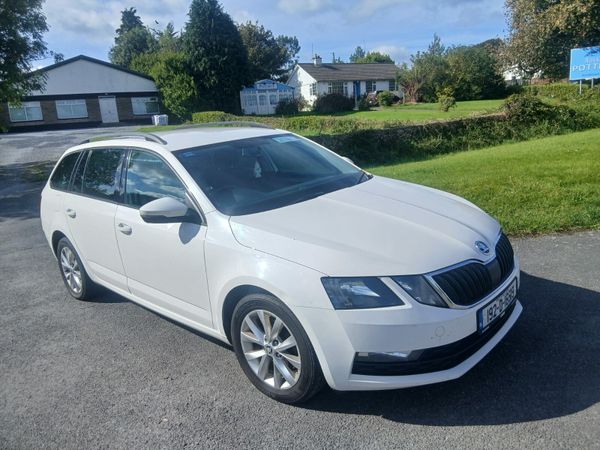 Skoda Octavia Estate, Diesel, 2019, White