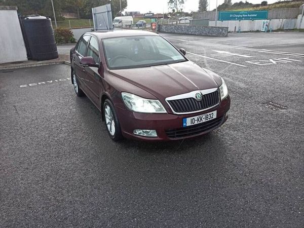 Skoda Octavia Hatchback, Diesel, 2010, Red