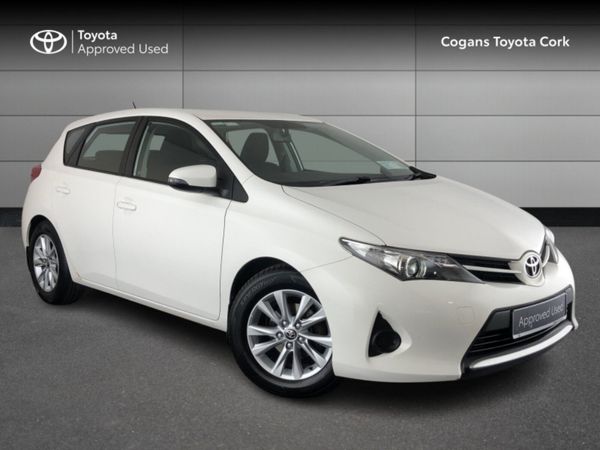 Toyota Auris Hatchback, Diesel, 2015, White