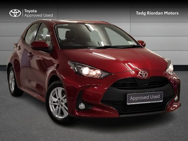Toyota Yaris Hatchback, Petrol, 2021, Red