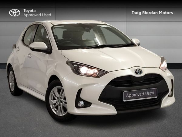 Toyota Yaris Hatchback, Petrol Hybrid, 2023, White