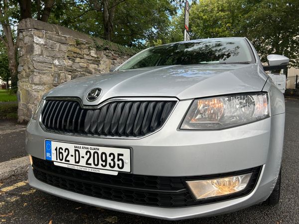 Skoda Octavia Saloon, Diesel, 2016, Grey