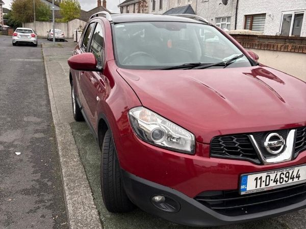 Nissan Qashqai+2 Hatchback, Diesel, 2011, Red
