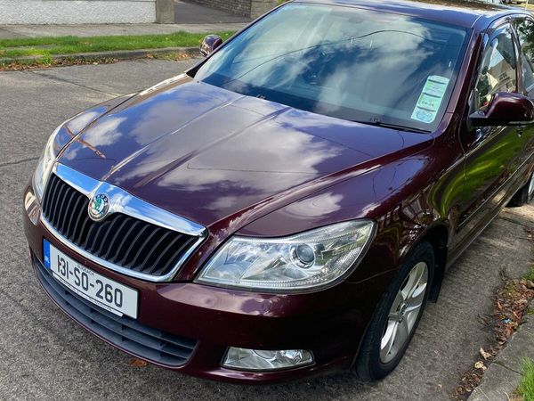 Skoda Octavia Saloon, Diesel, 2013, Red