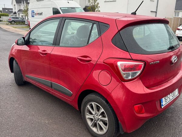Hyundai i10 Hatchback, Petrol, 2016, Red