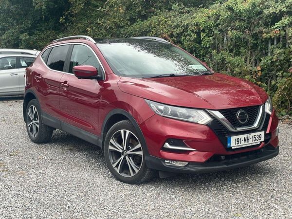Nissan Qashqai MPV, Diesel, 2019, Red