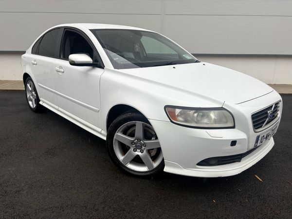 Volvo S40 Saloon, Diesel, 2010, White