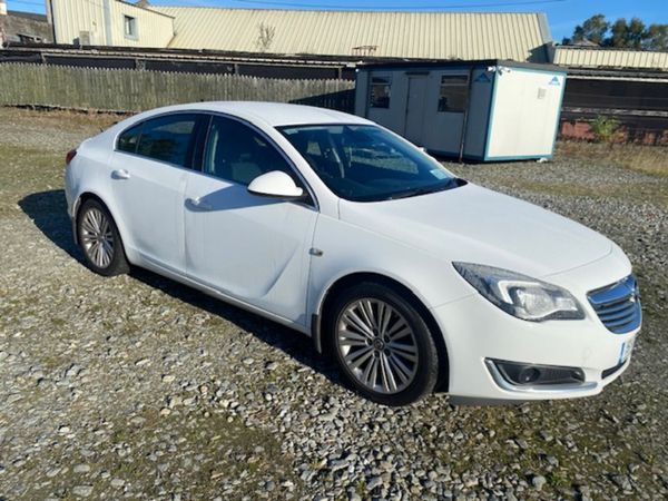 Opel Insignia Hatchback, Diesel, 2015, White